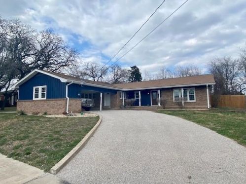 712 1st St, Hico, TX 76457-6188