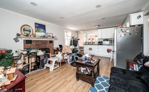 46 Stone Ave, Hopatcong, NJ 07843-1349