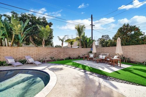 8696 La Playa Cir, Santa Ana CA 92708-5010 exterior