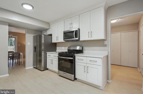 5132 Dahlgreen Pl, Springfield VA  22015-1541 exterior