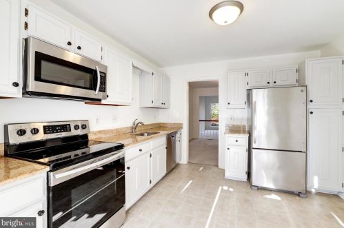 7722 Bristol Sq Ct, Springfield VA  22153-3120 exterior