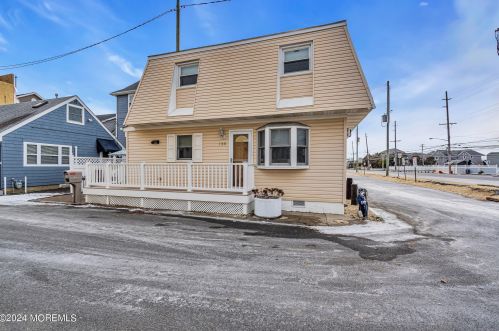 125 Throssell Rd, Lavallette NJ 08735-3230 exterior
