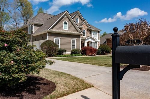 213 Rippling Dr, Marietta, GA 30064-5033