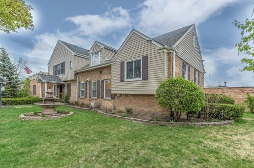 6659 East Prairie Rd, Chicago, IL 60712-3628