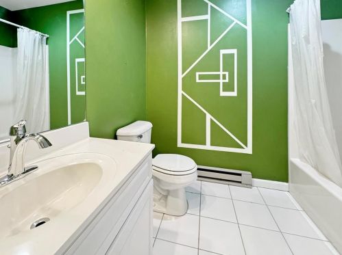 523 Wild Mint Ln, Allentown PA  18104-8408 exterior