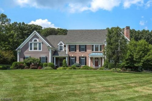 17 Tiger Dr, Califon, NJ 07830-3341