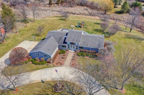 9472 Golfview Dr, Frankfort, IL 60423-7763