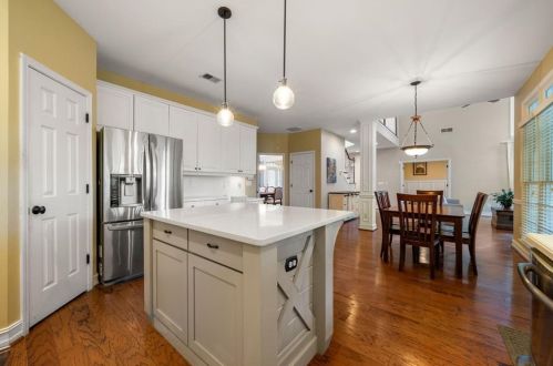 1075 Queensgate Dr, Smyrna GA  30082-6400 exterior
