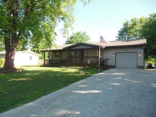 640 Illinois St, Warrensburg, IL 62573-2162