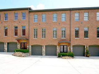 1592 Spg St, Smyrna GA  30080-3664 exterior