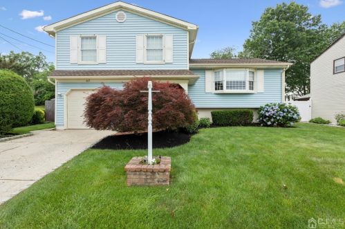 667 Franklin Dr, Perth Amboy, NJ 08861-1813