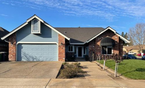2527 Amberwood Dr, Lodi, CA 95242-4658