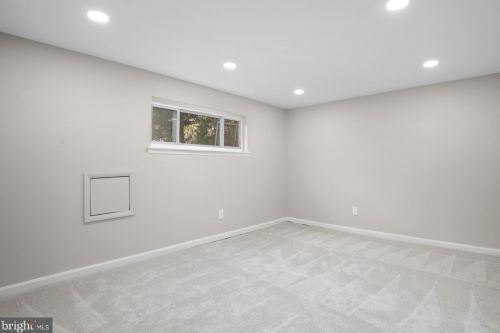 7102 Kerr Dr, Springfield VA  22150-3634 exterior