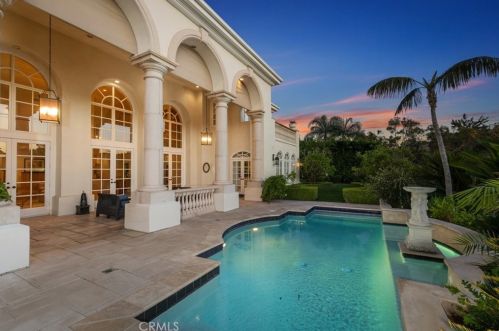 1 Charlotte, Irvine CA  92603-3448 exterior