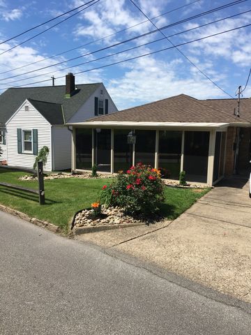 1017 Neville St, Follansbee, WV 26037-1453