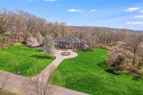 23 Beacon Hill Dr, Chester, NJ 07930-3001