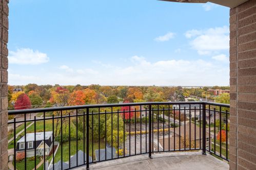 50 Plum Grove Rd, Palatine IL  60067-6255 exterior