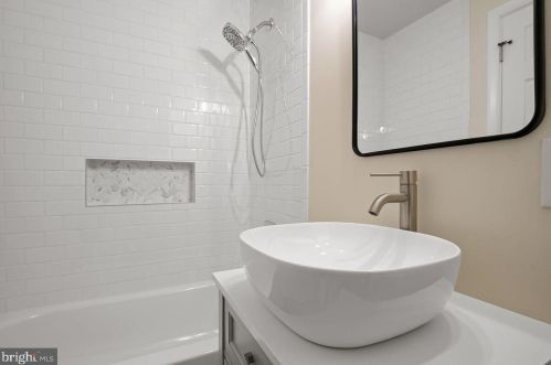 564 Lampeter Rd, Lancaster PA  17602-4010 exterior