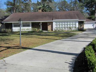 810 Oak Valley Dr, Houston TX  77024-3123 exterior