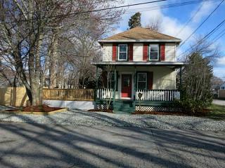 101 Van Zandt Ave, Warwick, RI 02889-4836