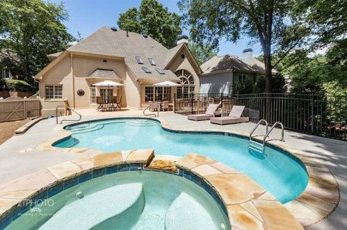 205 Ledgemont Ct, Atlanta, GA 30342-2097
