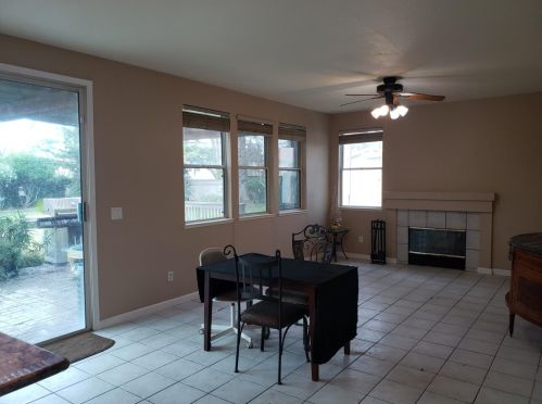 9436 Windrunner Ln, Elk Grove, CA 95758-4628