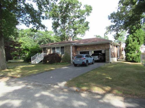 12 Scenic View Dr, Providence, RI 02919-2967