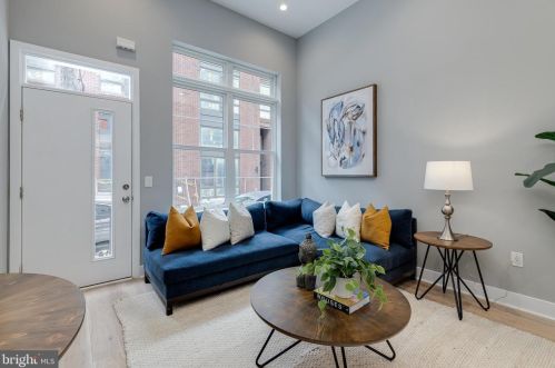 2227 League St, Philadelphia, PA 19146-2525