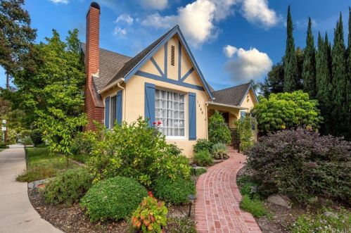 1346 Carmen Dr, Glendale, CA 91207-1804