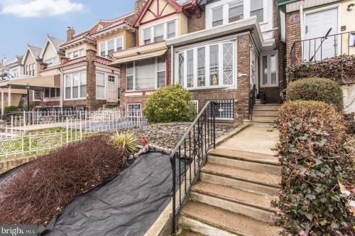 5352 Locust St, Philadelphia, PA 19139-4056