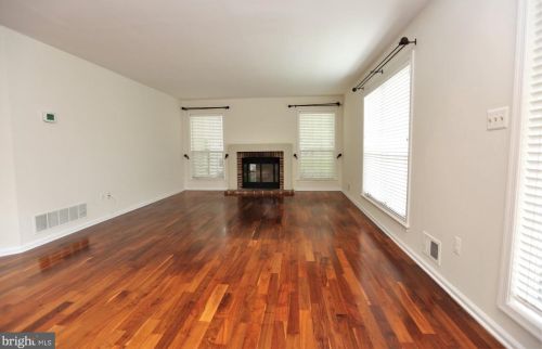 24 Dorset Ct, Princeton NJ  08540-7054 exterior