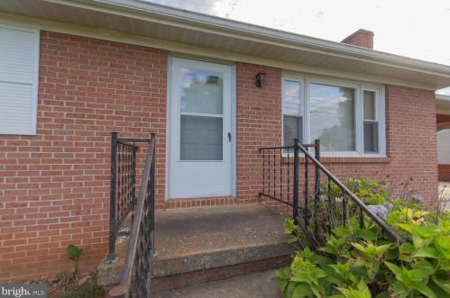 14837 Charles Town Rd, Charles Town, WV 25414-5208