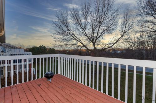 6767 Monticello Ct, Gurnee, IL 60031-4037