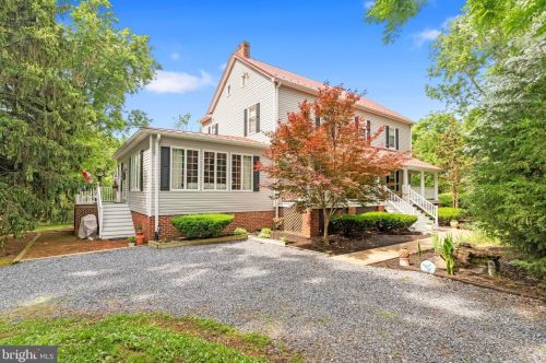 656 Old Cave Rd, Charles Town, WV 25414-4275
