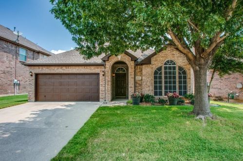 2745 Thorncreek Ln, Fort Worth, TX 76177-2120