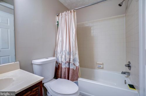 1101 Sandy Hollow Ct, Silver Spring MD 20905-6050 exterior