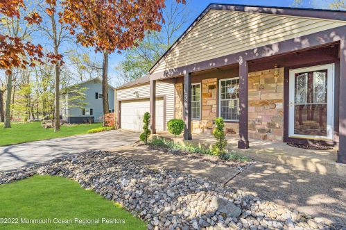 5 Westminster Dr, Jackson Twp, NJ 08527-2622
