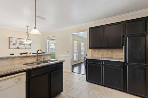 1801 Kensington Dr, Carrollton TX 75007-2463 exterior