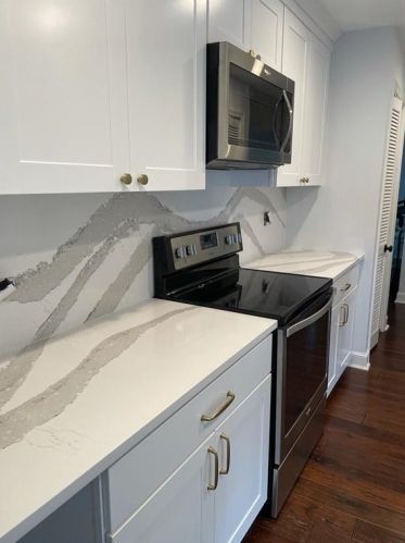 221 Corey Ln, Middletown, RI 02842-5659