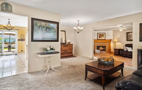 1017 Country Ln, Palatine, IL 60067-3404