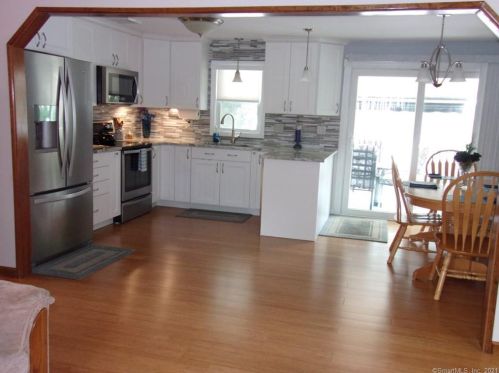 47 Vineyard Ln, Southington, CT 06489-2751