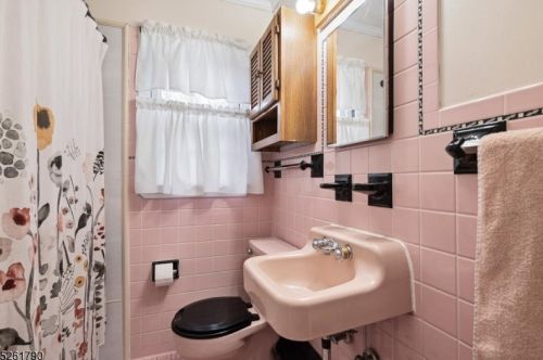 203 Hamilton Dr, Hackettstown NJ  07840-1327 exterior