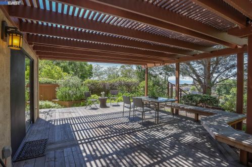 5900 Charter Oaks Dr, Hayward CA  94552-1678 exterior