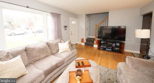 41 Holt Cir, Trenton NJ  08619-1605 exterior