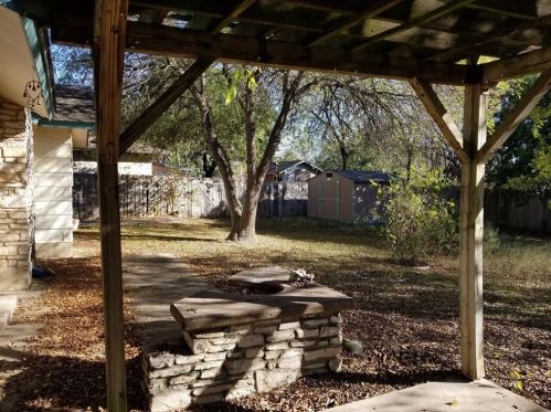2011 Abbey Cir, Austin TX  78727-4401 exterior