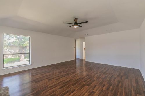 2406 Limestone Ln, Garland TX exterior