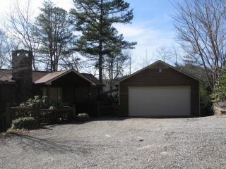 422 Possum Trot Ln, Clayton, GA 30525-4089