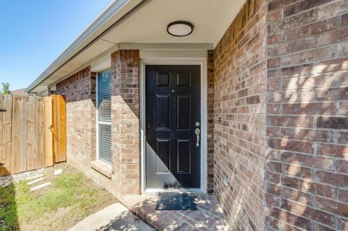 6517 Regina Dr, Fort Worth TX  76131-1228 exterior