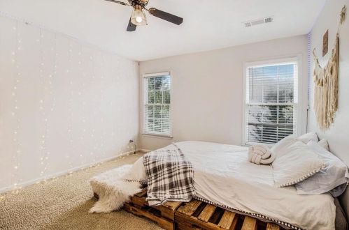 5428 Glencastle Way, Suwanee GA  30024-4125 exterior