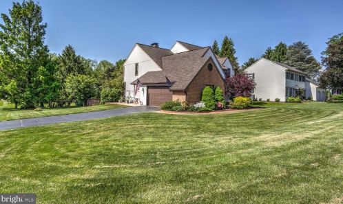 1033 Stonemanor Dr, Lancaster, PA 17603-9774